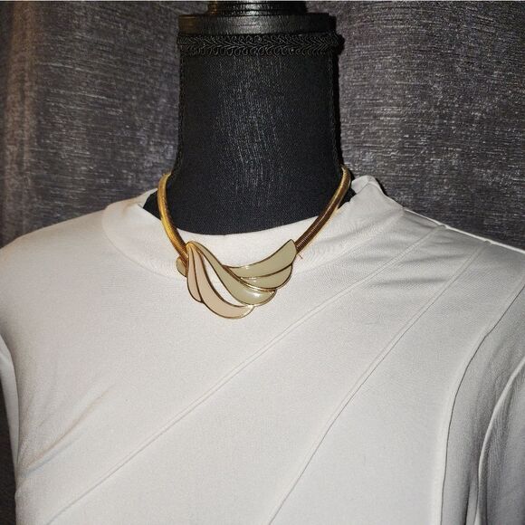 VTG 90's Trifari Omega Chain Green and White Enamel Swirl Choker Necklace - Picture 12 of 13